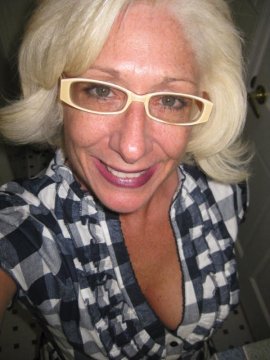 BlondeBrillenschlange52 aus Basel-Landschaft,Schweiz